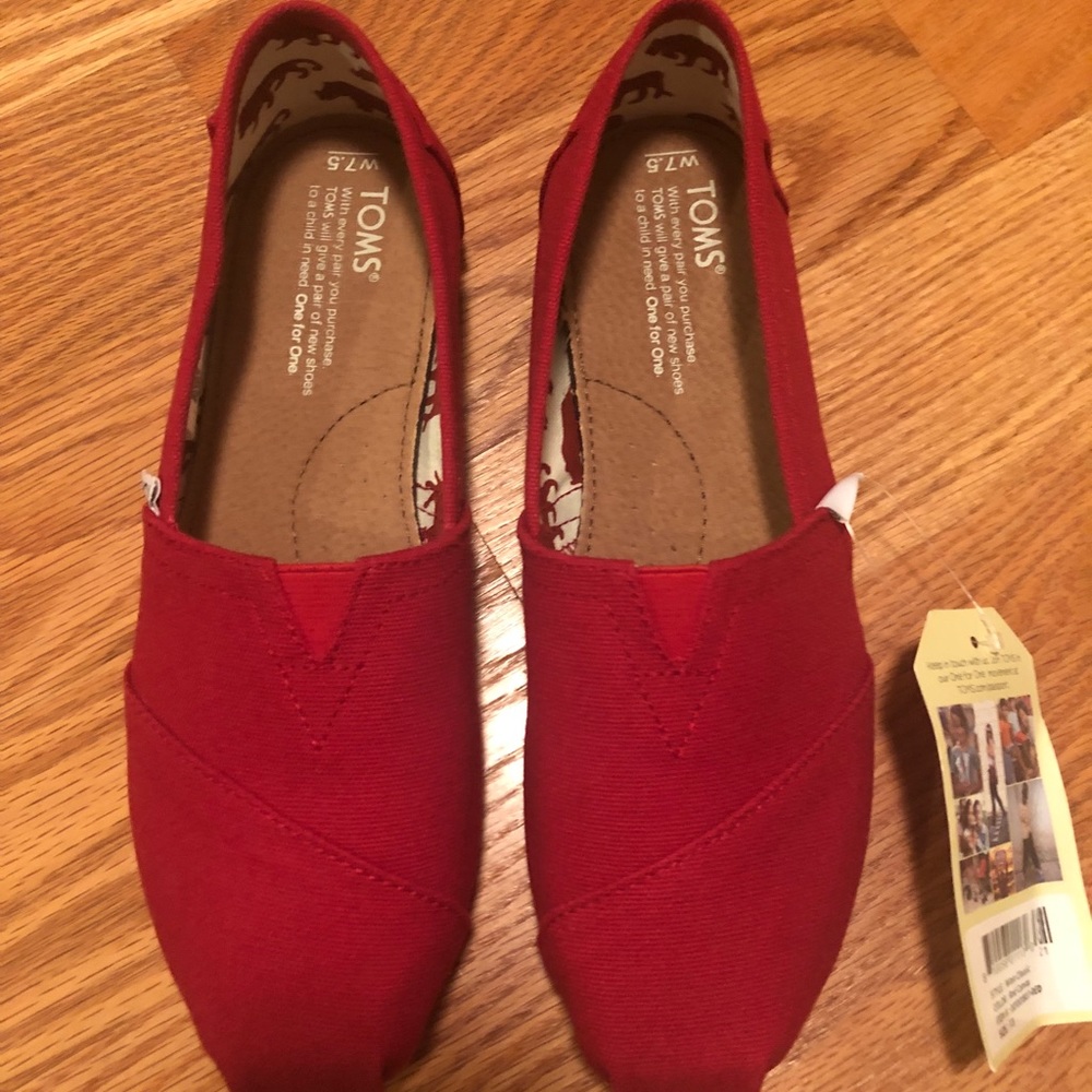 1 DAY SALE ❤️ *NWT* Toms - Red Classic Canvas